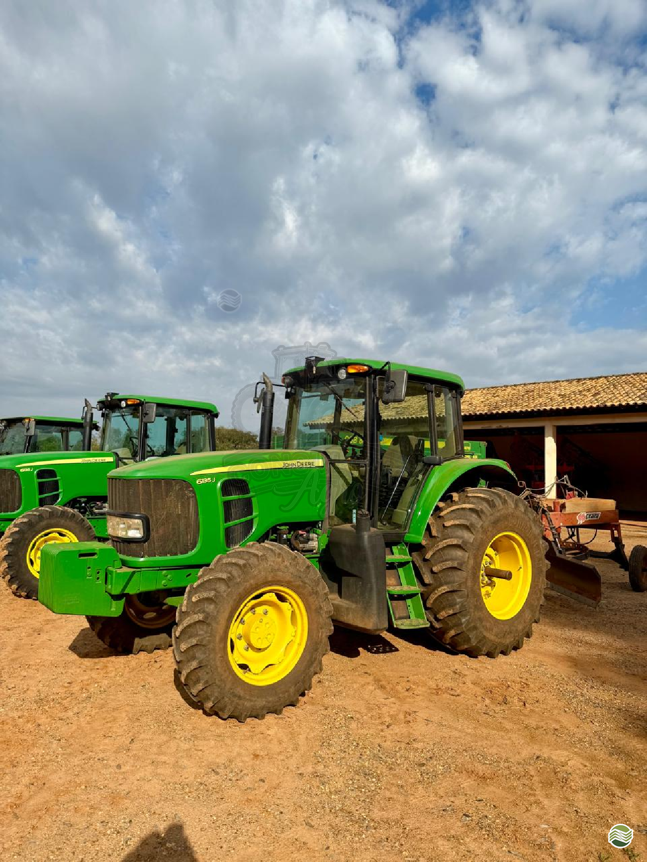 TRATOR JOHN DEERE JOHN DEERE 6135J Tração 4x4 Consulting Agro ITUVERAVA SÃO PAULO SP